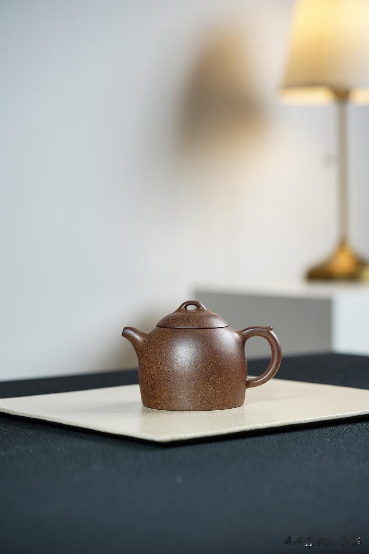 拥有一把好壶固然可喜，但若不懂养壶或方法不当，则枉然拥有好壶。
所以，不论您所拥