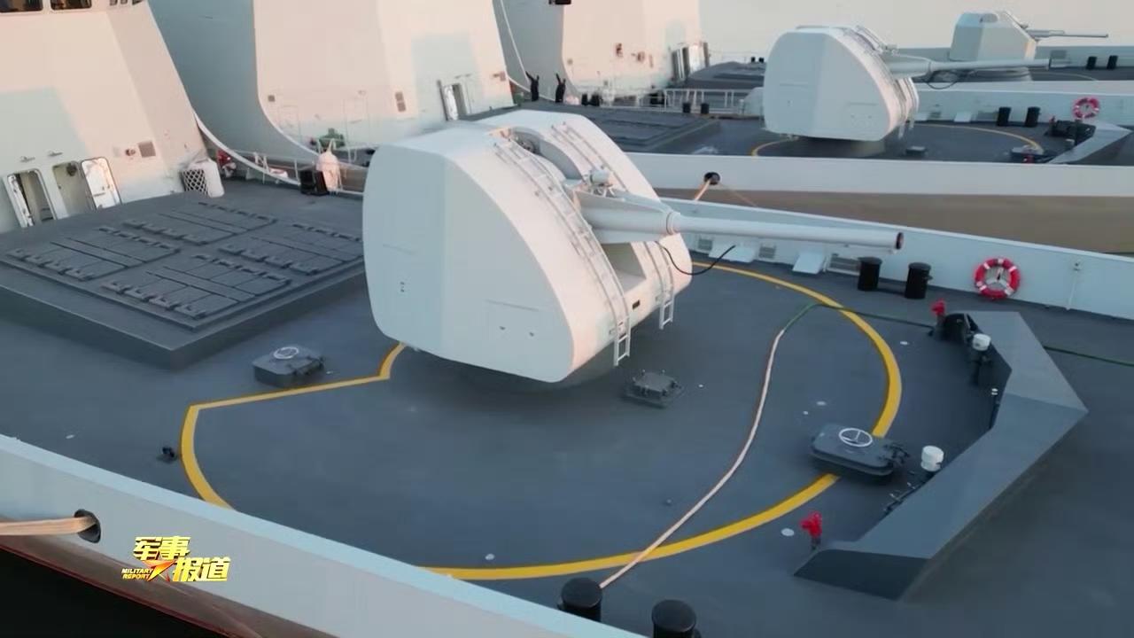 054AG临汾舰、鄂尔多斯舰新批次100主炮特写。