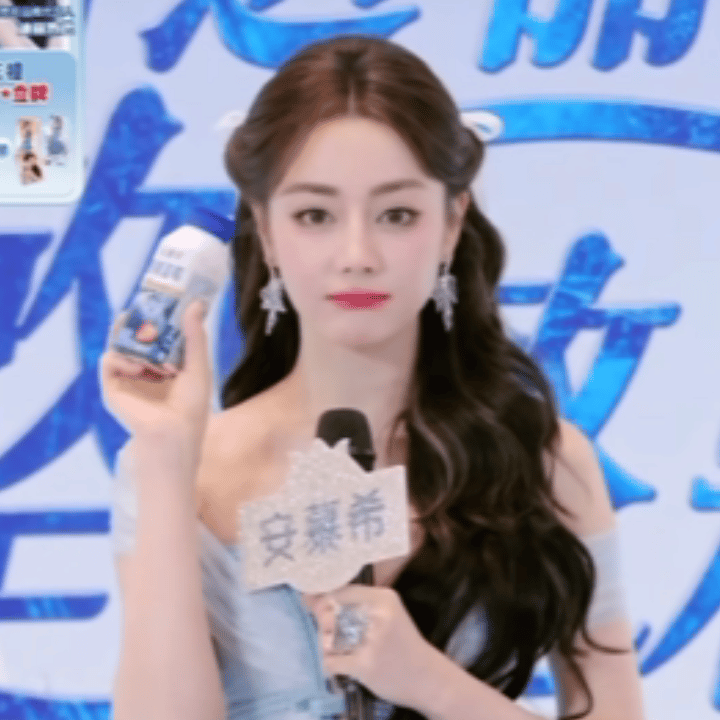 迪丽热巴深V开到腰了又甜又美👅 