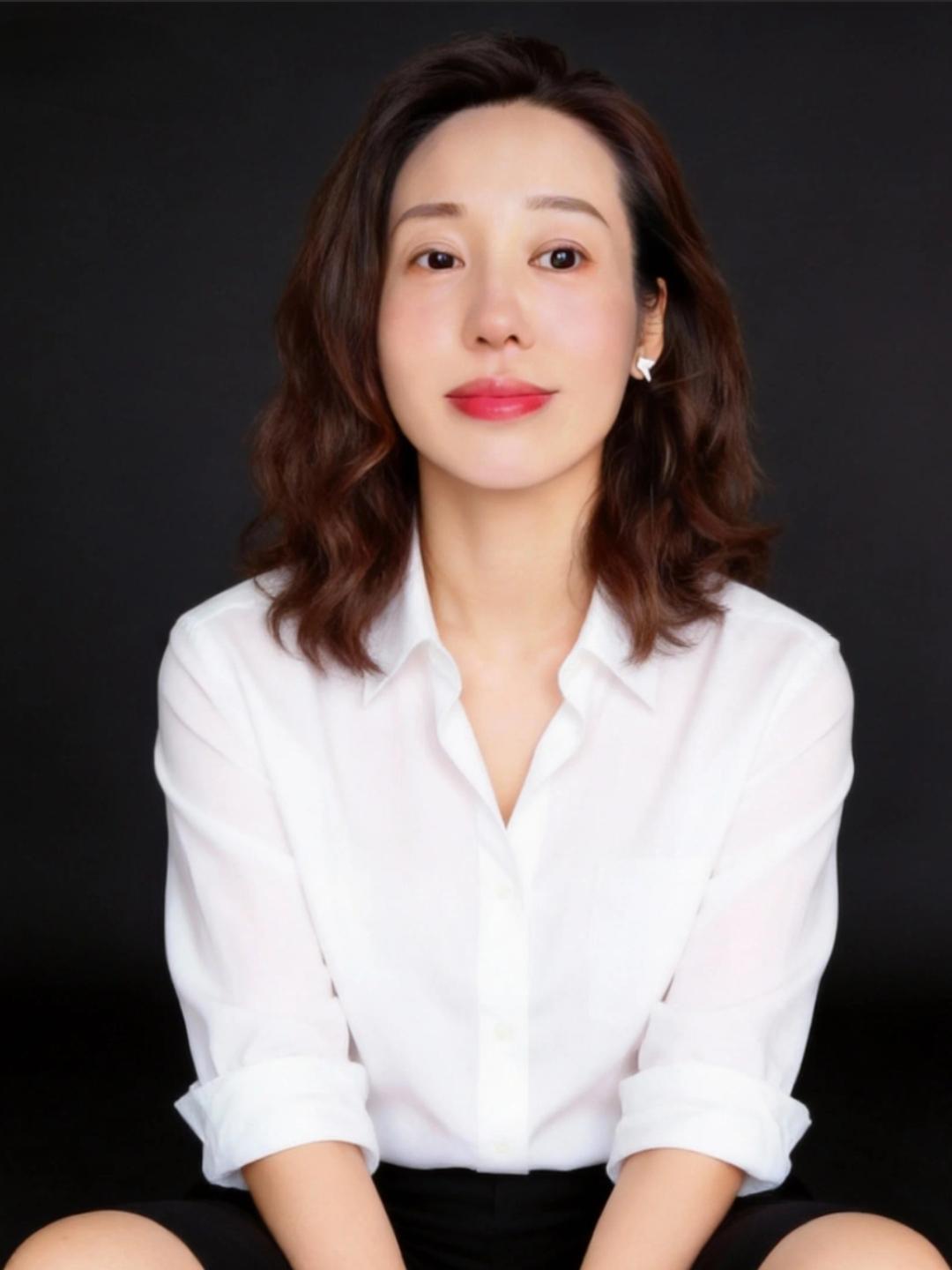 43岁，做单亲妈妈11年
我才真正觉得人生刚刚拉开序幕
这11年，带着女儿一步步