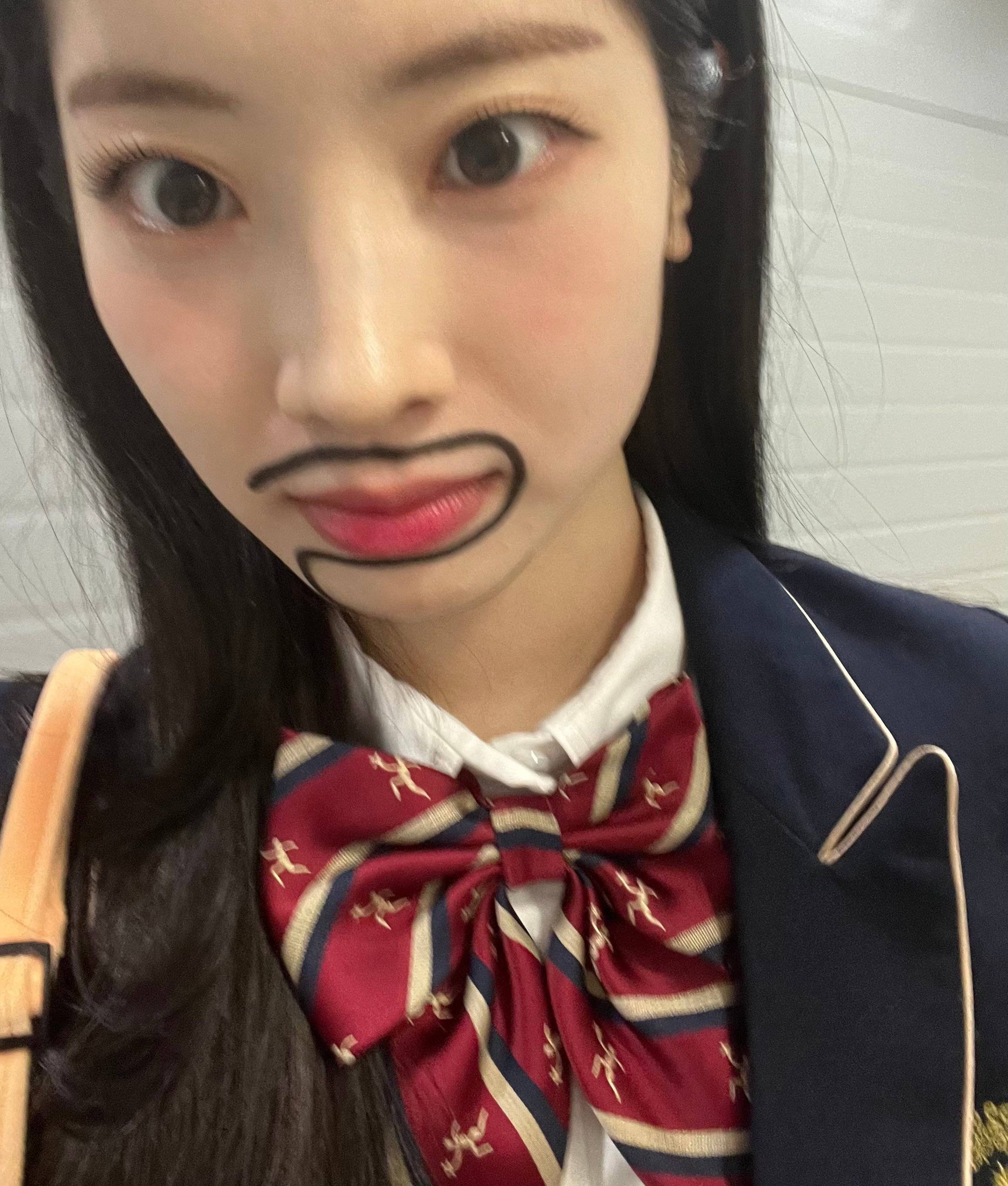 金多贤     豆腐好喜欢歪头自拍(＊🧇'͜' 🧇)⋆* ​​​