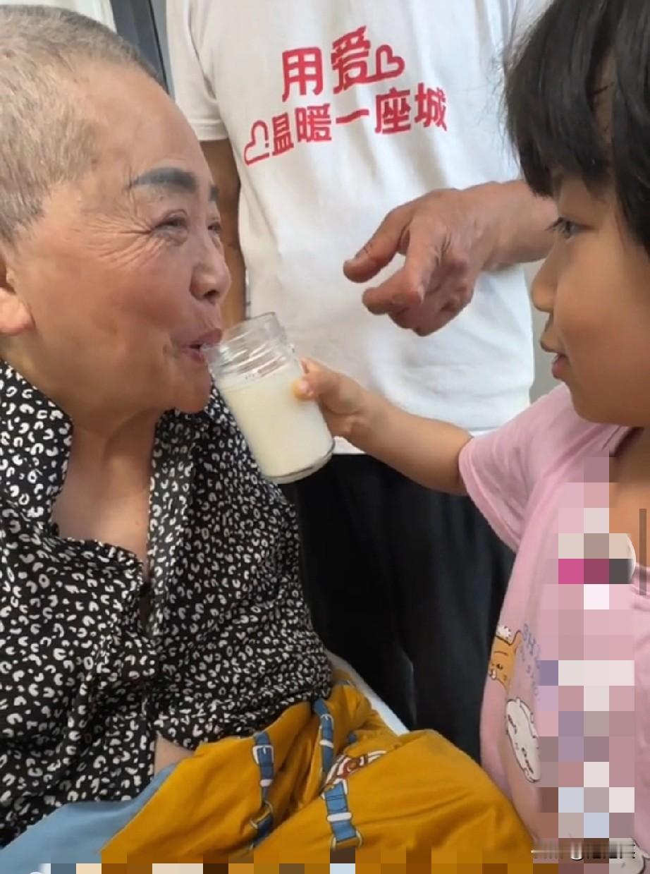 本是高龄产女

被全网关注的一家人

如今现状看得人心酸不已
 
74岁天赐妈妈