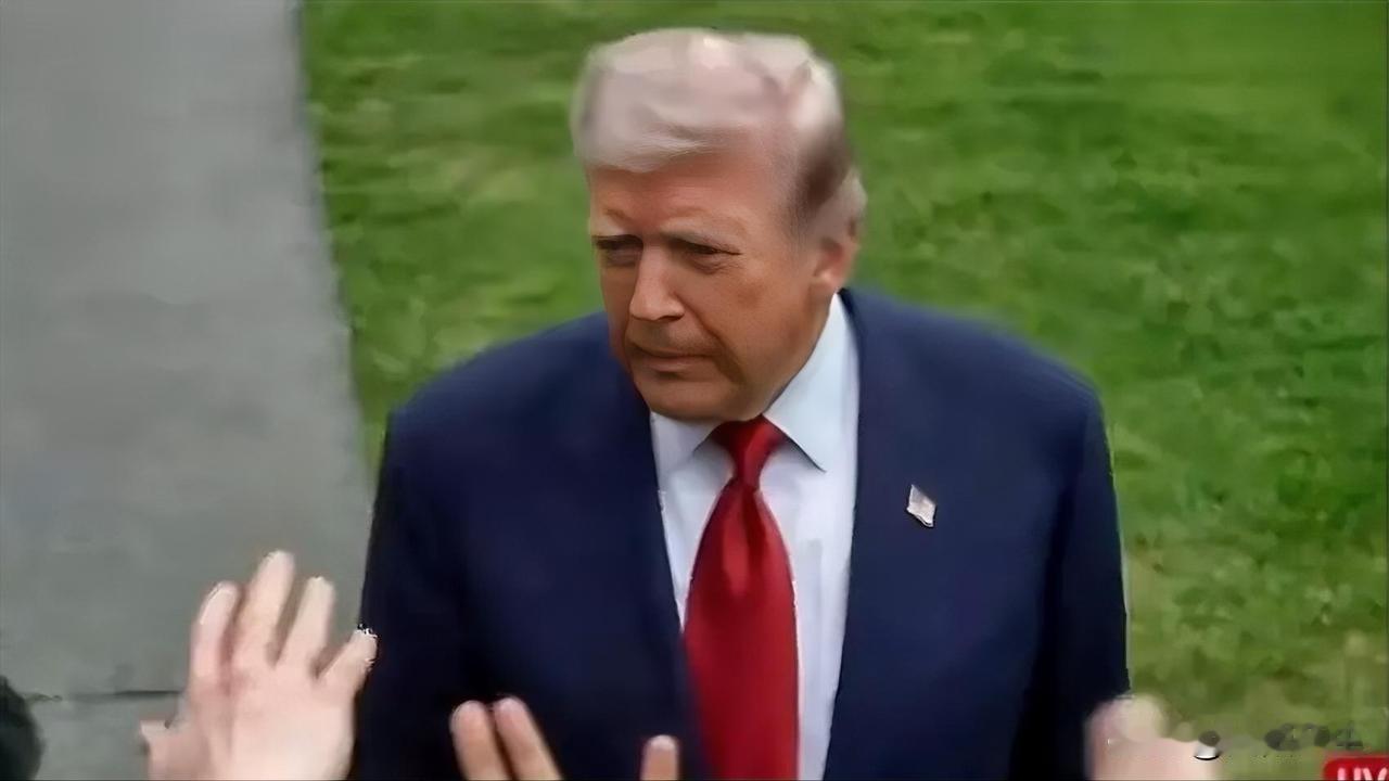 记者:“距离伊朗一所学校被导弹袭击已经快10周了，是谁发射的导弹？”

特朗普: