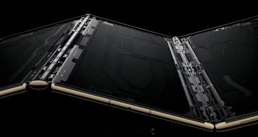 iPhoneFold来了国产机怕了吗，怕？说的有点夸张了！咱国产折叠屏早就摸爬滚