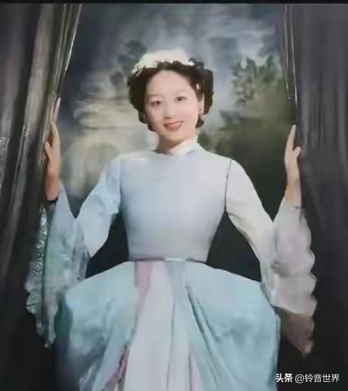 其实，宋家的第一美女不是宋美龄，而是她的嫂嫂张乐怡。出身商人家庭，读过书，相貌俊