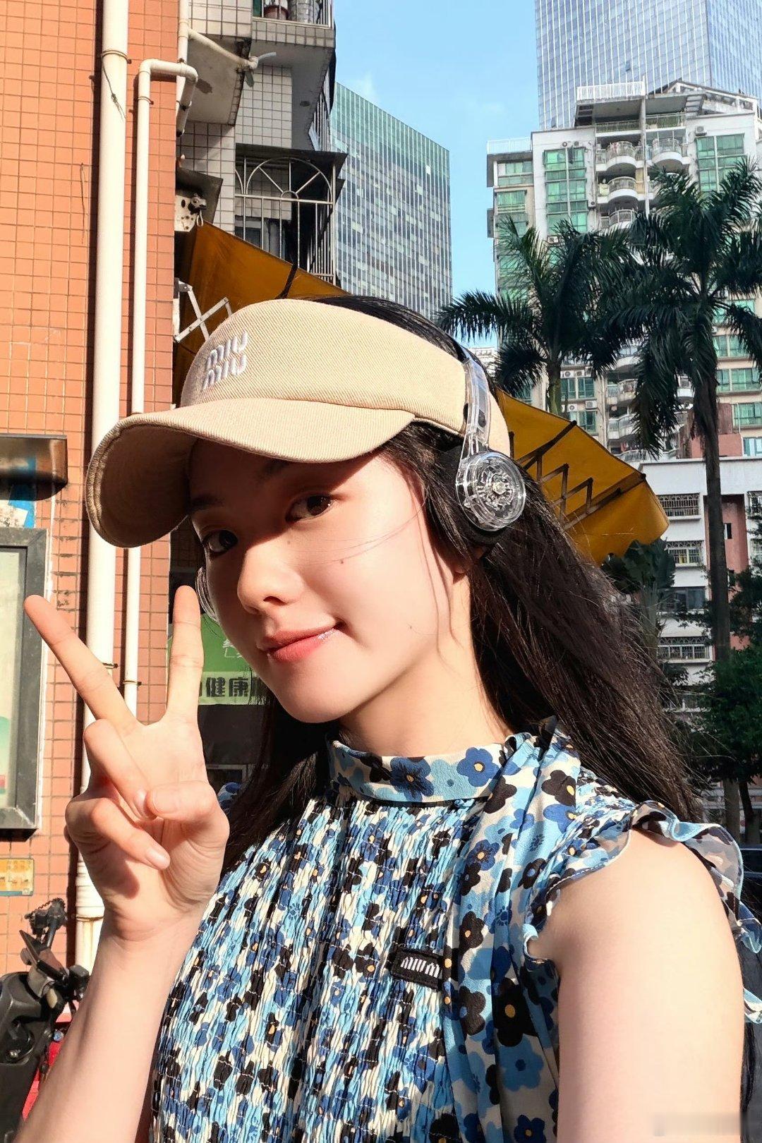 刘浩存lhc刘浩存美顺与长生lhc刘浩存刘美顺想把所有的温柔和浪漫都融进月光𝑴