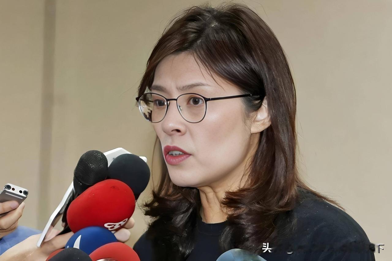 郑丽文企图在中美之间走钢丝，将会摔得很惨！

近日，国民党主席郑丽文高调宣布将于