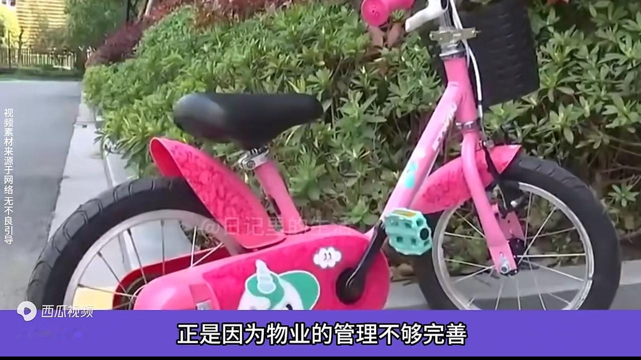 在小区被自家孙女自行车绊倒，大妈找物业索赔6万，我站物业这边。

杭州一位阿姨在