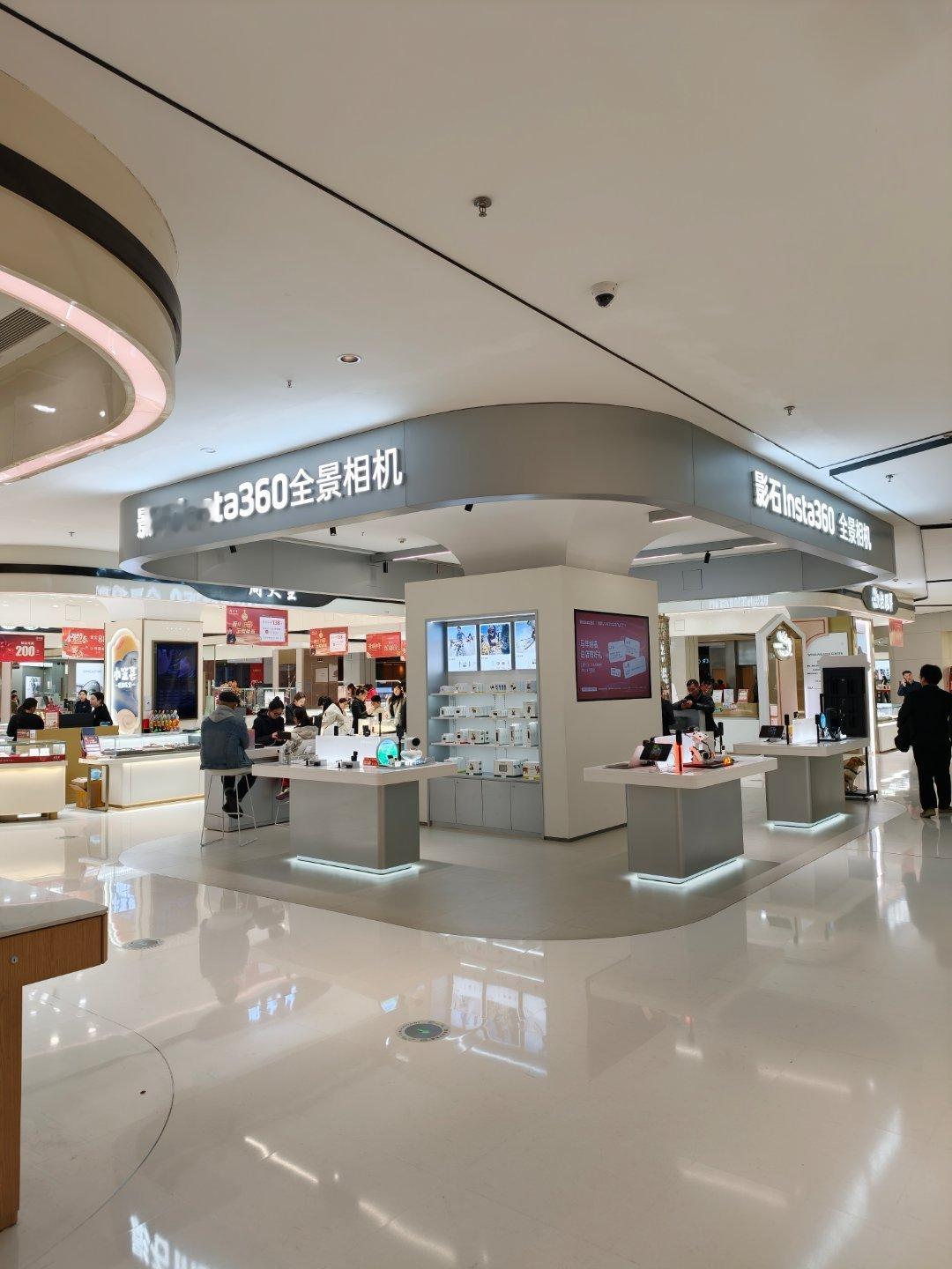 insta360影石的店他家那个长得像小相机的Ace Pro影像大师卖的很火，我