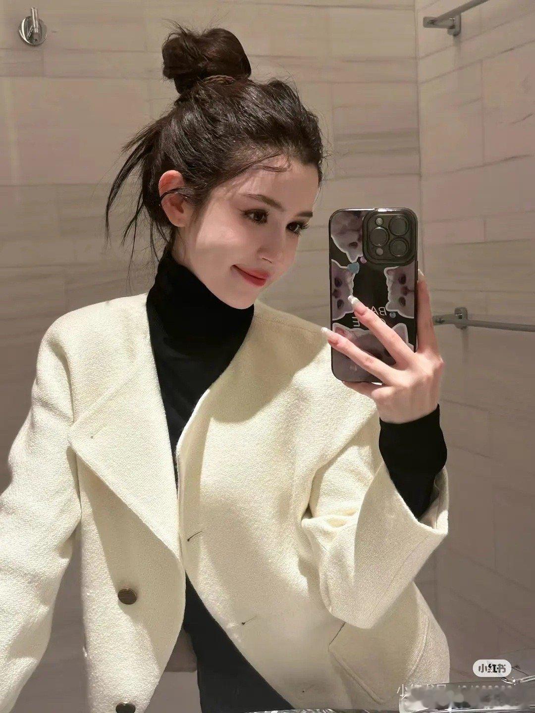 这是高配版的迪丽热巴吗 ​​​