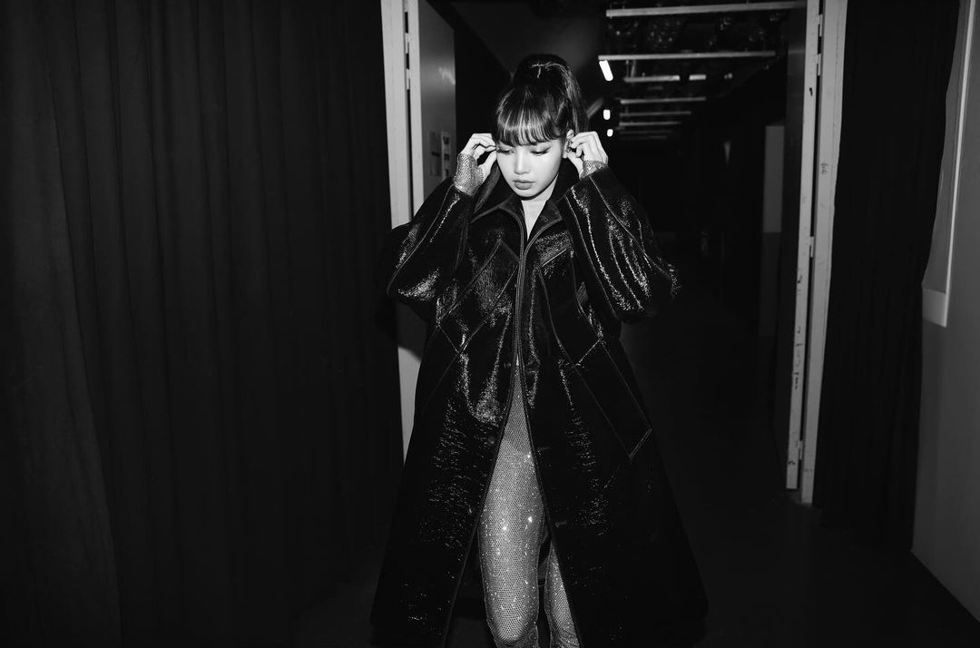 Lisa ins更新🖤✨✨ ​​​