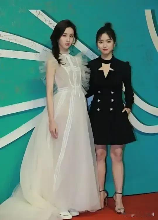 没有对比就没有伤害，素人和明星还是有区别的#陈都灵#