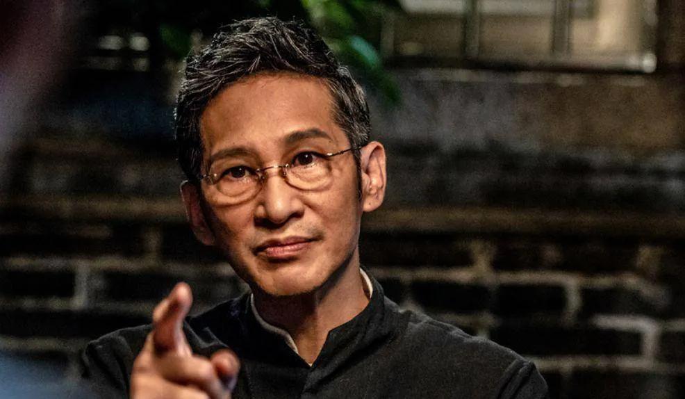 当年，傅彪为了王劲松能出人头地，带着他跑遍北京见各色导演，但王劲松竟说“受不了！