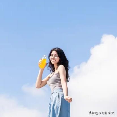 为什么我五十岁了还来月经，正常吗五十七岁还来呢，这很正常，每个人的身体状况不一样