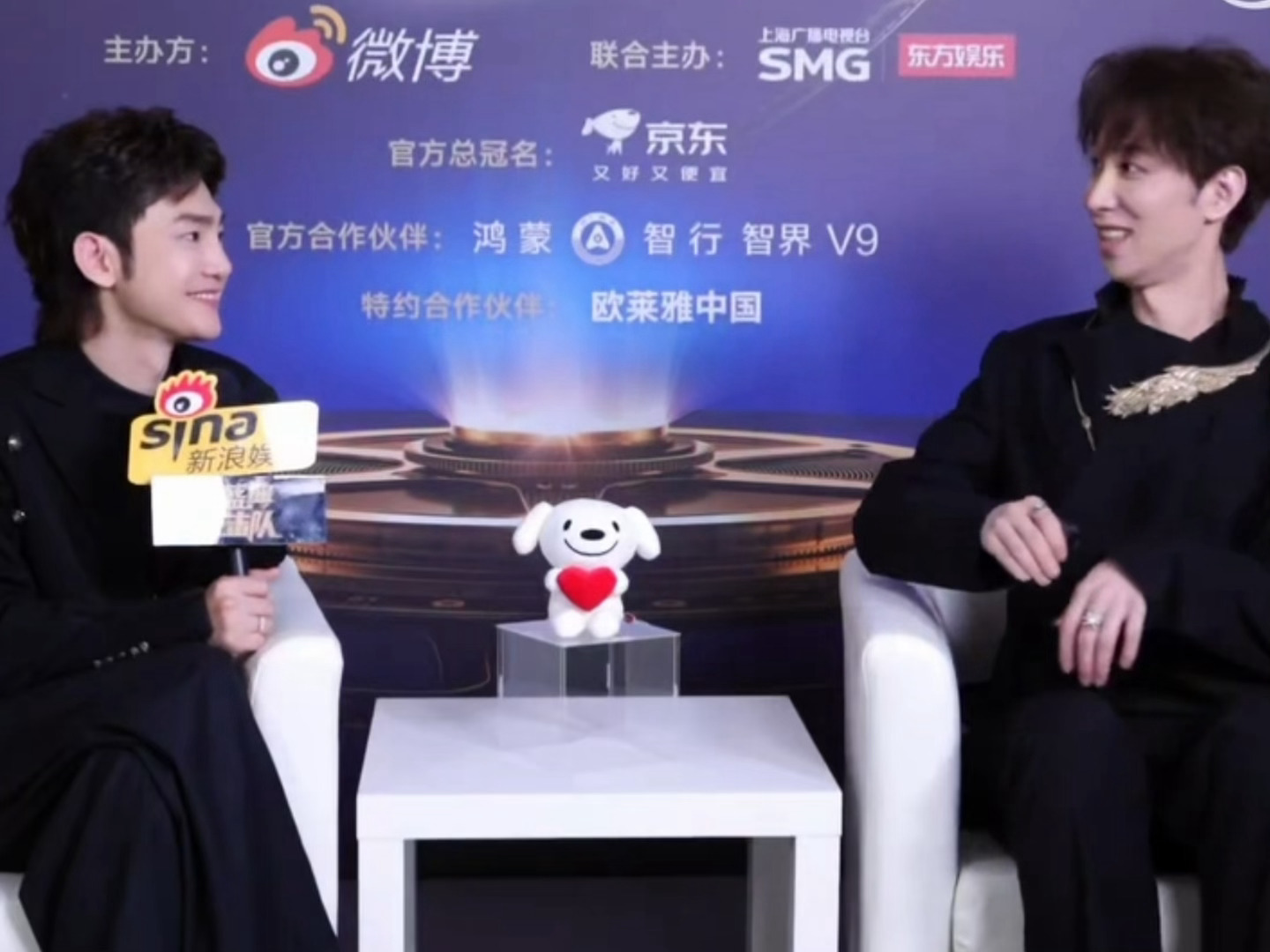 老爸演狐獴老妈就这样星星眼地看。。两口子来了两口子真的来了 
