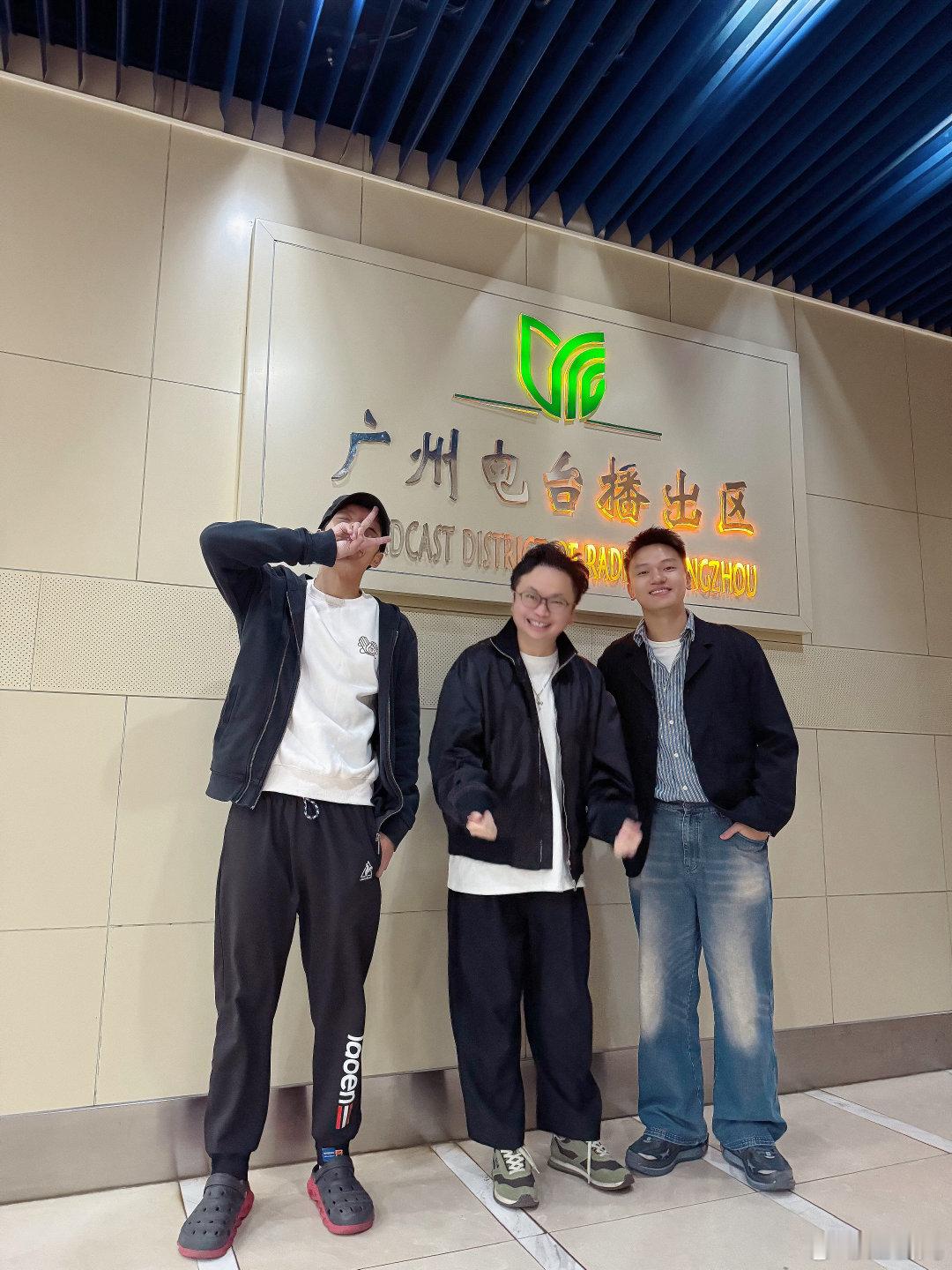 每个星期五都有粤语歌！今晚我是FM 102.7 广州金曲音乐广播《边一个发明了D