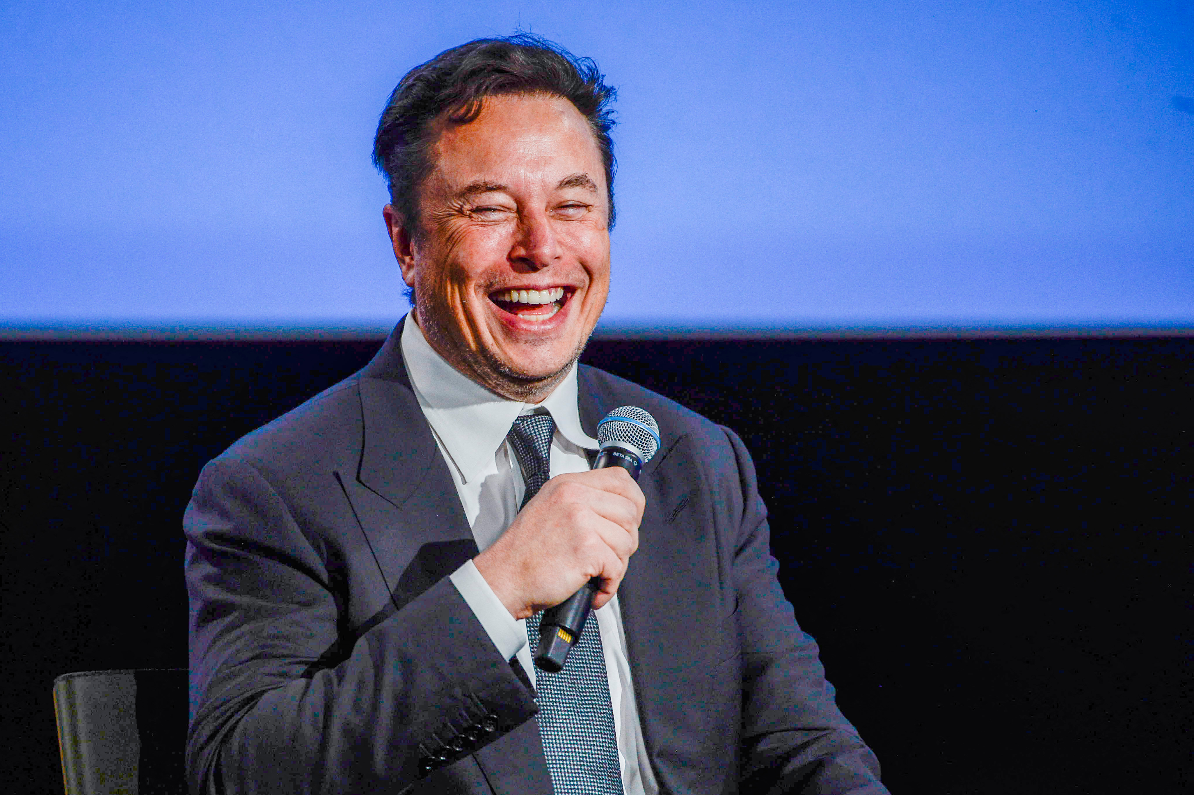 #马斯克净资产重回万亿#【SpaceX股价大涨，#马斯克净资产重回一万亿美元关口