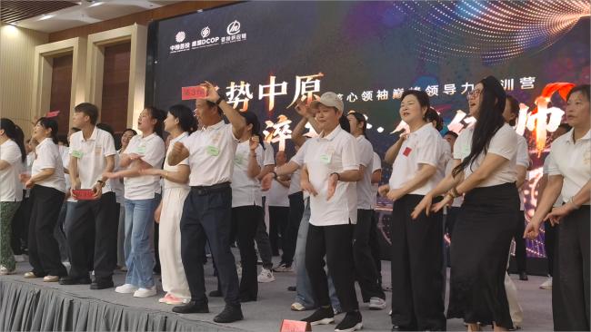 “超蛋侠”诈骗团伙，靠送鸡蛋骗了4000多万。套路不复杂：先送鸡蛋，隔三差五上门