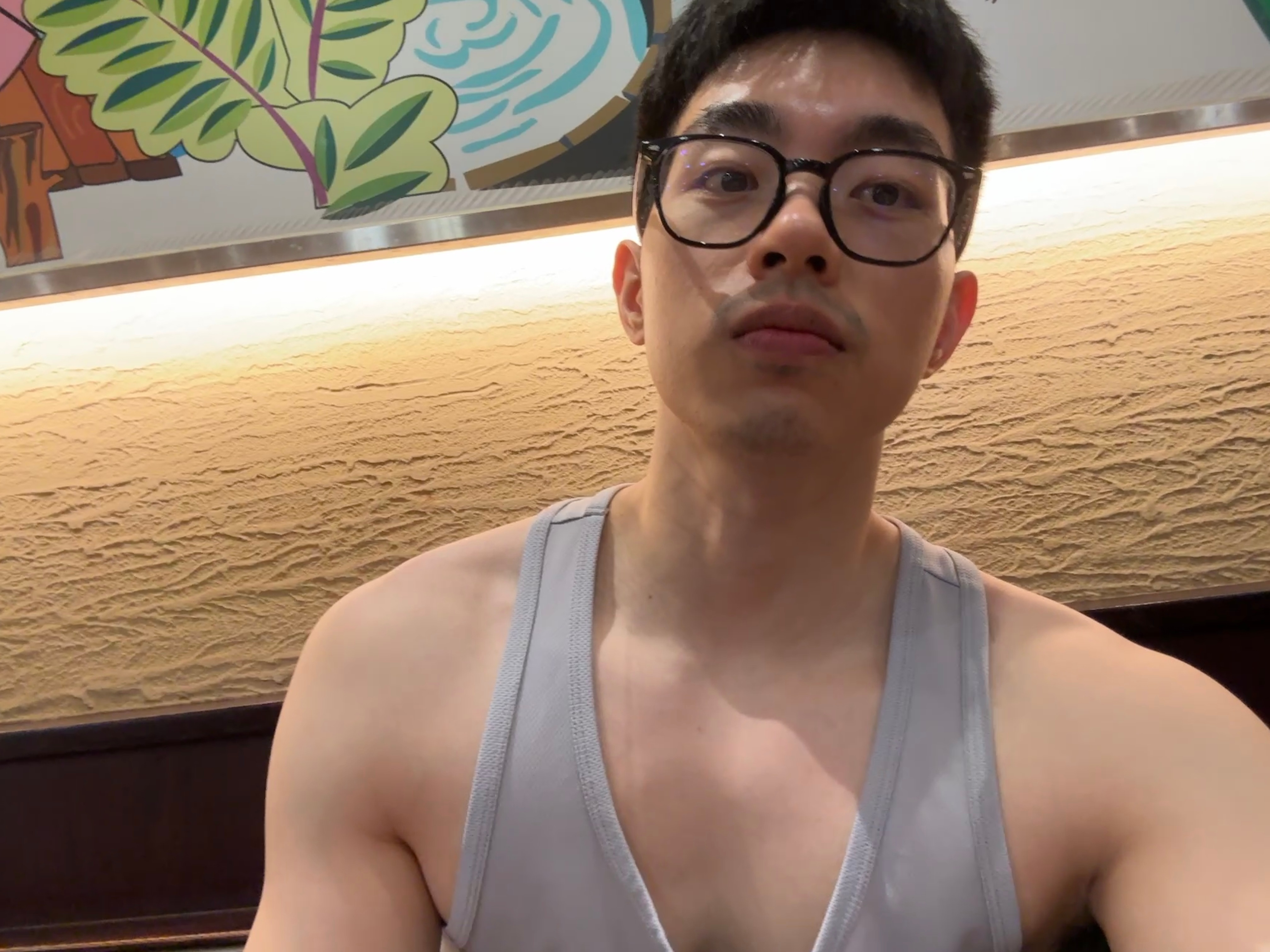 练完腿奖励自己大吃一碗米粉