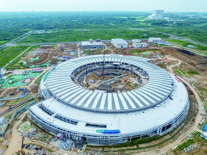 合肥西北边的两个国之重器最新进展，建造的基本都成型了，外观看起来的确都很霸气。合