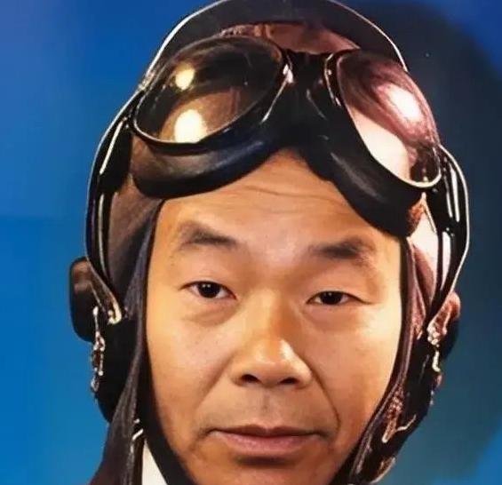 1971年，我国投掷第一颗实战氢弹，然而，当飞行员杨国祥按下投掷按钮时，氢弹竟然