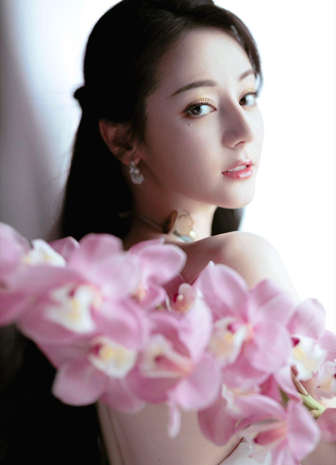 花与温柔，如期而至🩷🌸迪丽热巴王一博早期广告短片