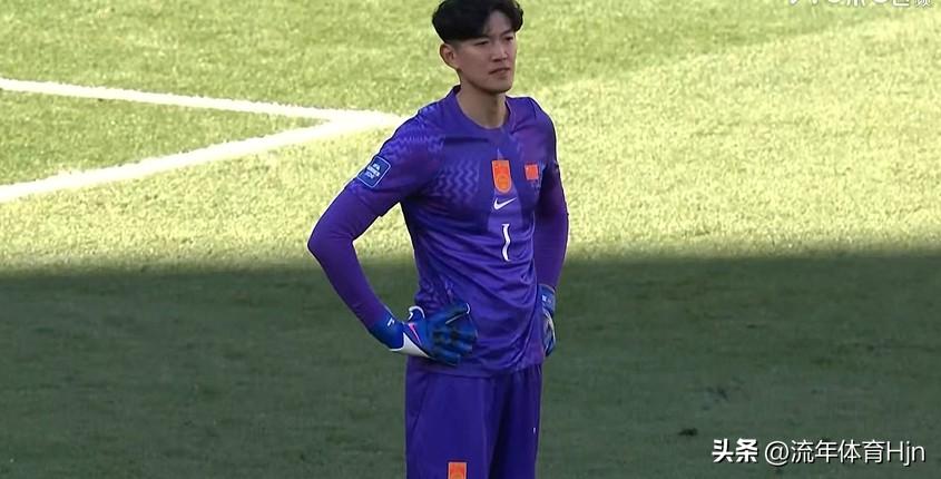 中国男足0：2落后喀麦隆，解说点评犀利：

喀麦隆一脚直塞就穿透国足整条防线，我