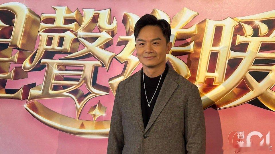 胡諾言今日（27/12）現身黃埔出席《星聲送暖·愛心音樂分享會》，用歌歌聲為大埔