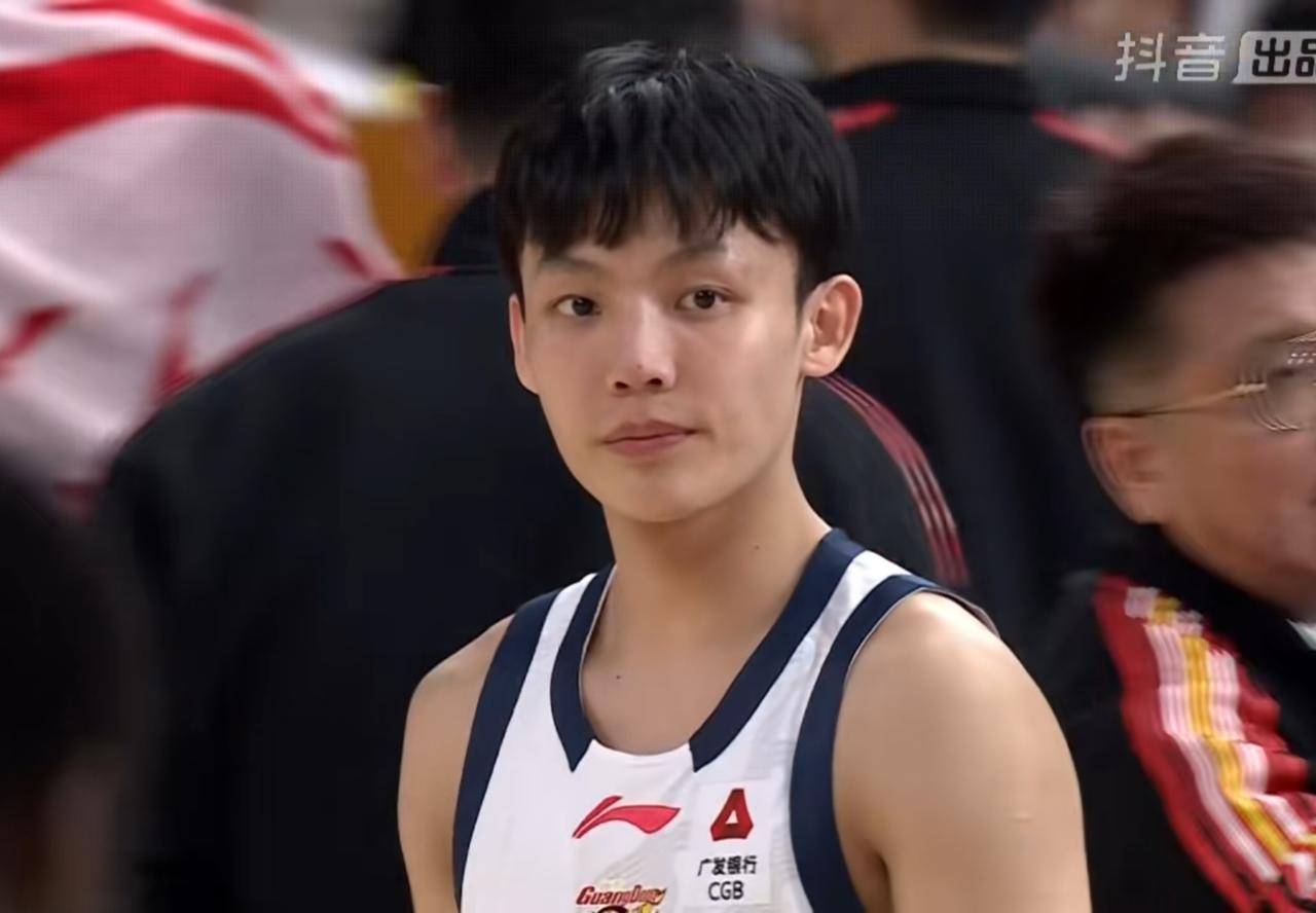 CBA第七轮山西主场89：95负于了广东。本场比赛身体对抗非常激烈，防守强度非常