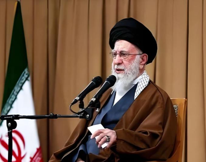 美以遭遇重大挫败！伊朗决战前夕赢大捷，亲美武装突袭哈梅内伊等高层失败，至少 10