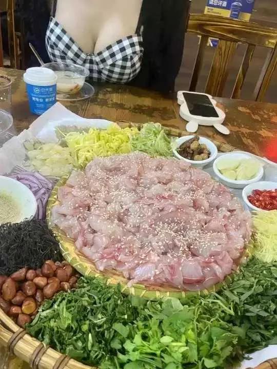 这就是广西的鱼生吗，谁吃过，好不好吃？