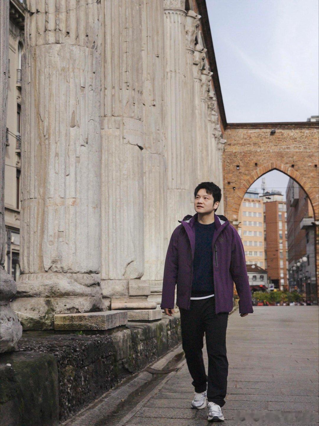 樊振东冬奥开幕式plog樊振东也去看米兰冬奥会了！紫气东来，这身衣服太帅了 