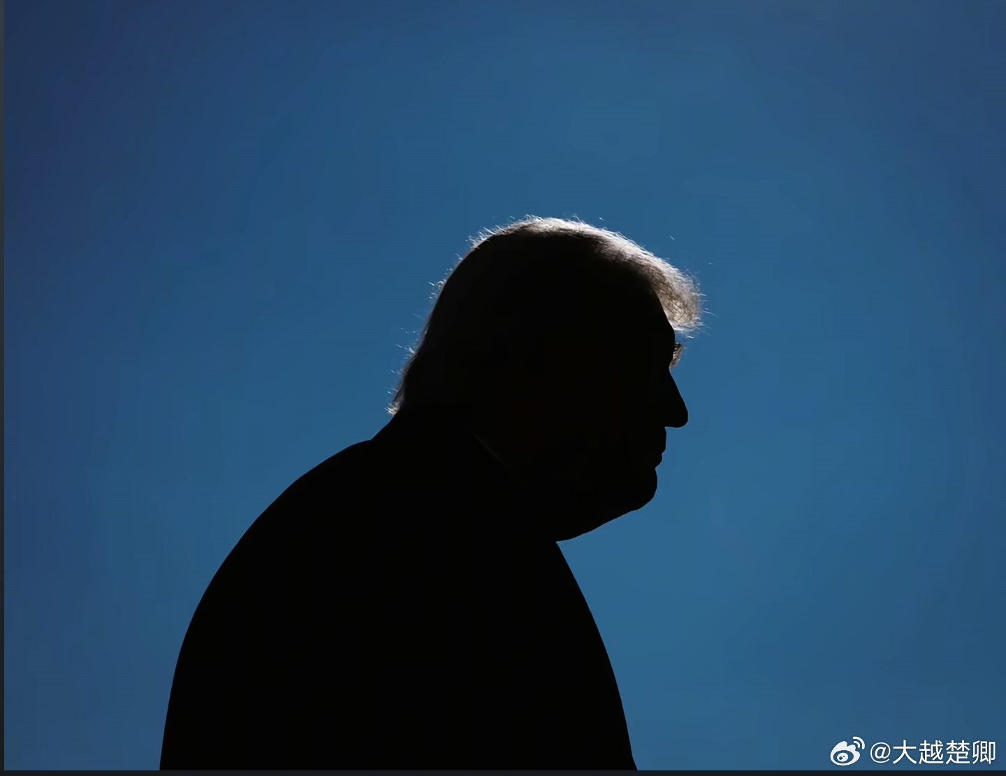 特朗普说，美国已经更迭伊朗政权，并赢得战争胜利。伊朗海空军已经丧失殆尽，领导层换