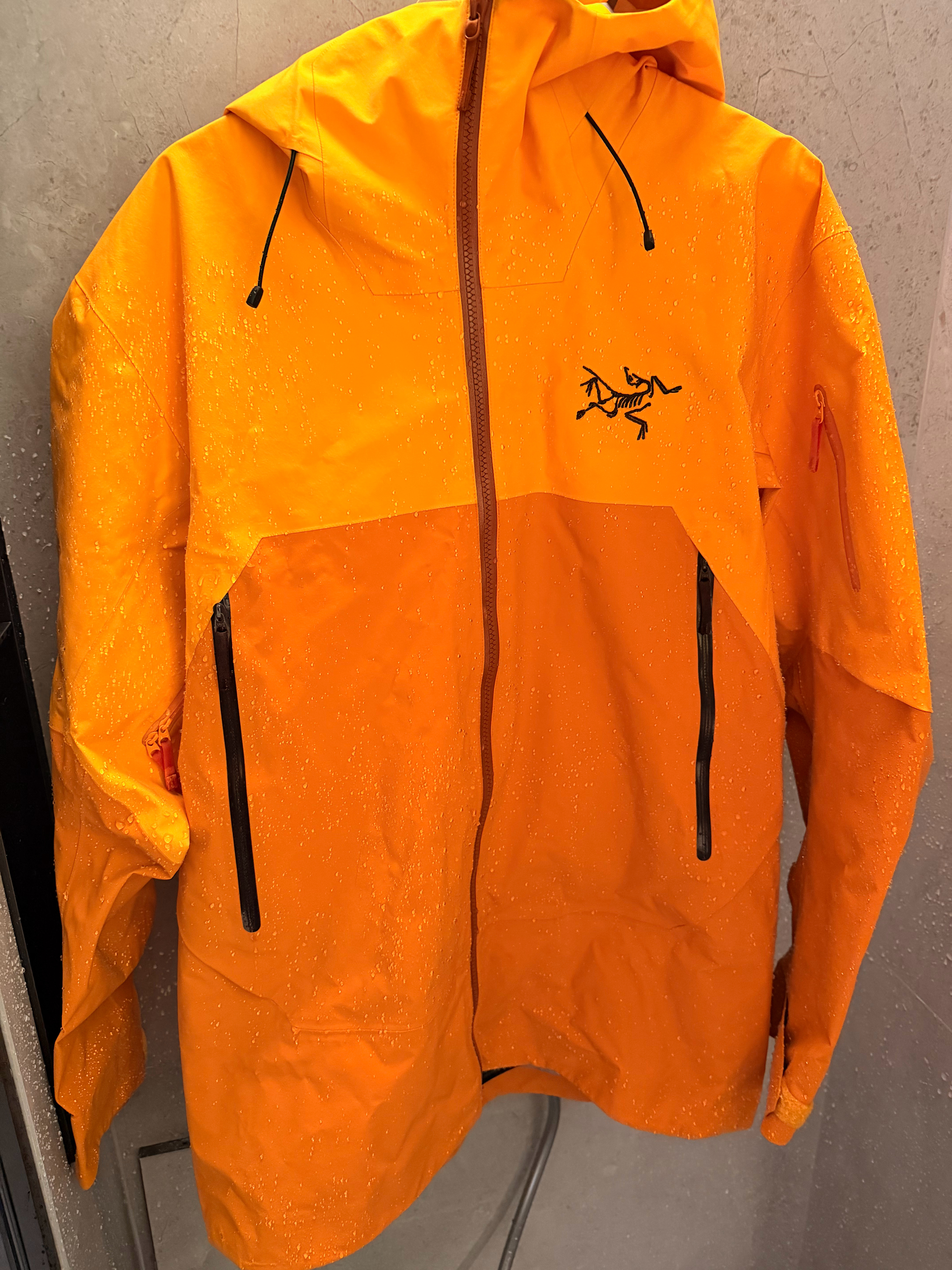 上次洗完不防水原来是因为吹风机热激活不好使，这次用混干机热激活一下dwr果然还是