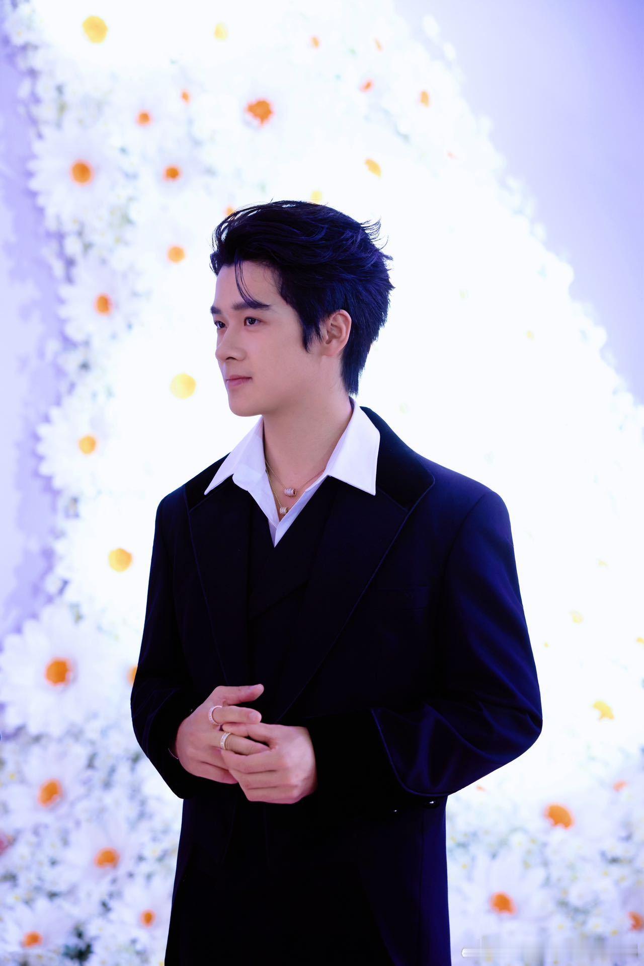 马术运动员庞钦宇出席上海APM活动，帅气吸睛全力以赴备战亚运 