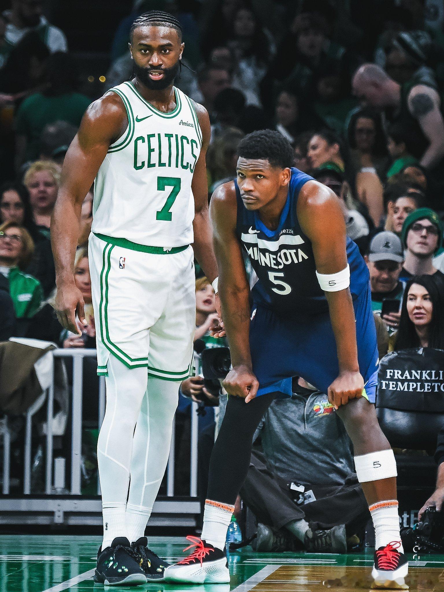 杰伦·布朗和爱德华兹！互飙局！JB赛季最强一战，41分6篮板7助攻5抢断5三分，