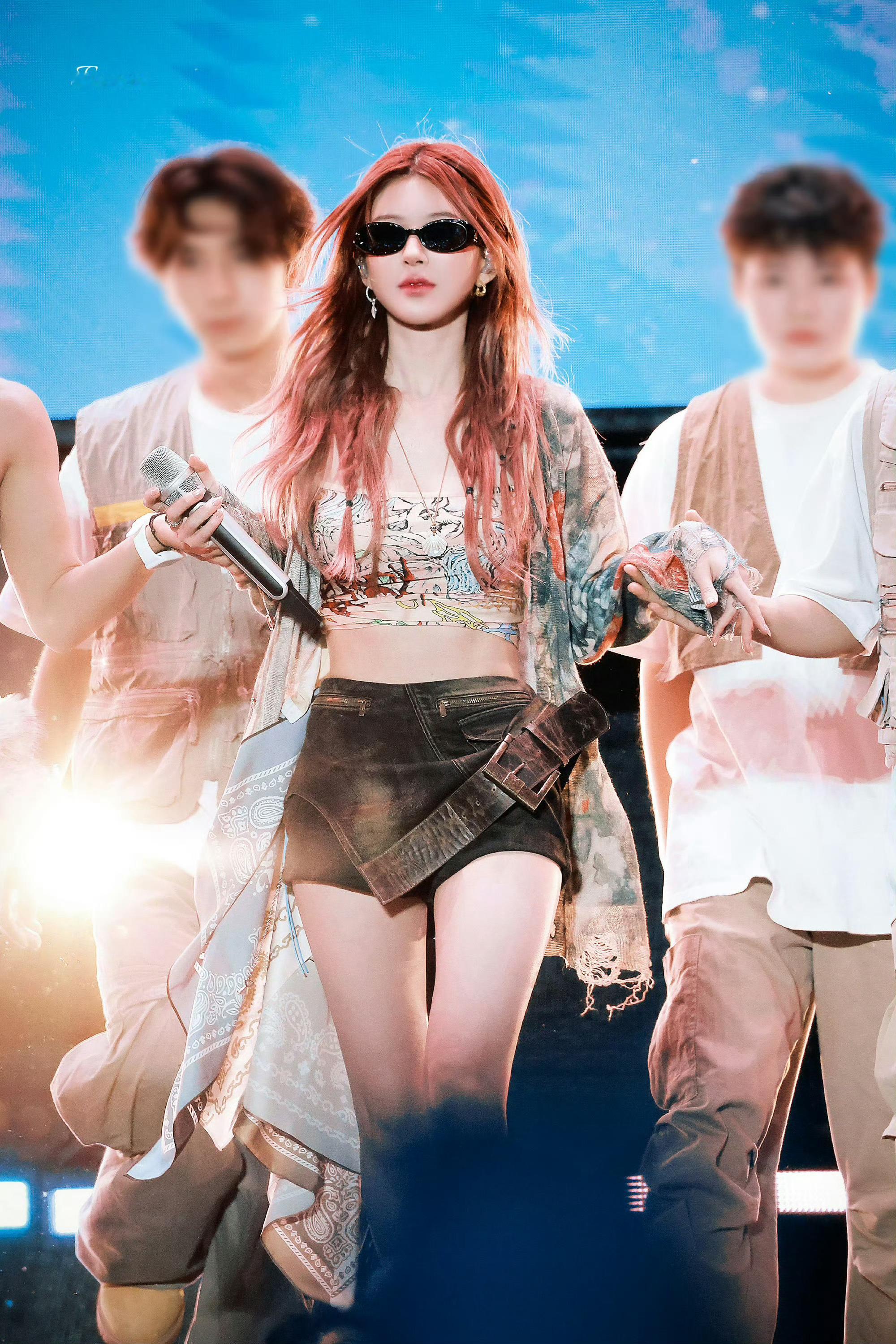 赵露思音乐节舞台直拍，甜辣美女！ ​​​