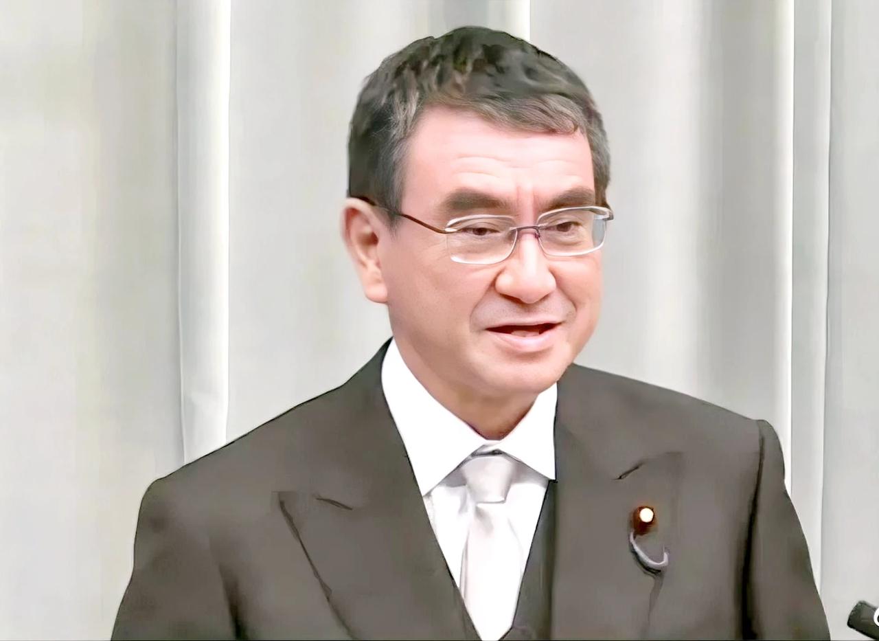 他，河野太郎，
在核污水排海后发言: 
中国游客还会大力支持日本旅游业，甚至为日