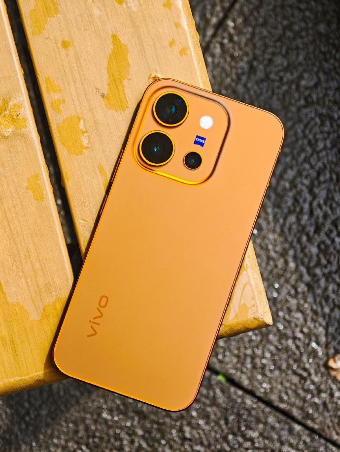 vivo X300 E 7月27日开启预售，7月31日正式开售，12+256GB