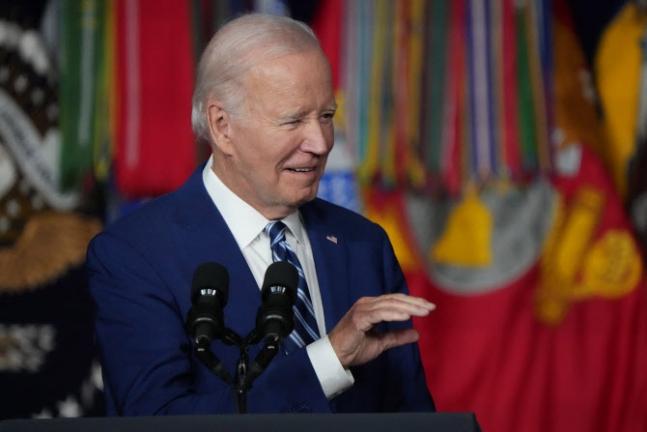 【美国总统拜登嘲讽中国经济恶化，但同时表示美国政府希望和中国维持良好的关系】

