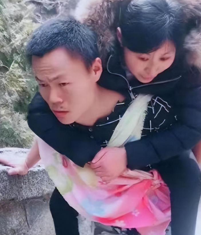 2008年，山东21岁女子为爱翻墙私奔摔成瘫痪。男友知道后，不惜与父母断绝关系，