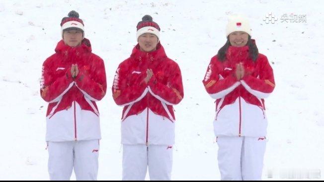 中国空中技巧队2金3铜徐梦桃王心迪李天马登上领奖台拼过全力，终登领奖台！徐梦桃、