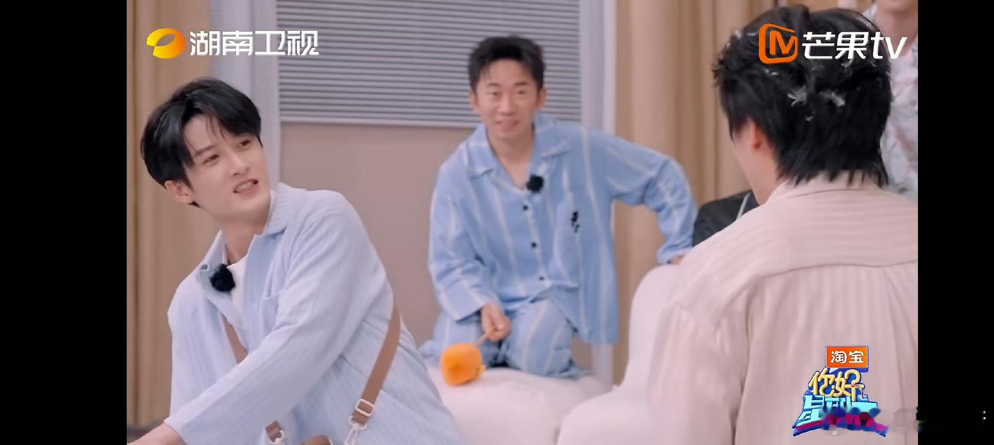 吴泽林这就叫皮笑肉不笑你好星期六这才是真正的“皮笑肉不笑”！吴泽林的表情管理绝了