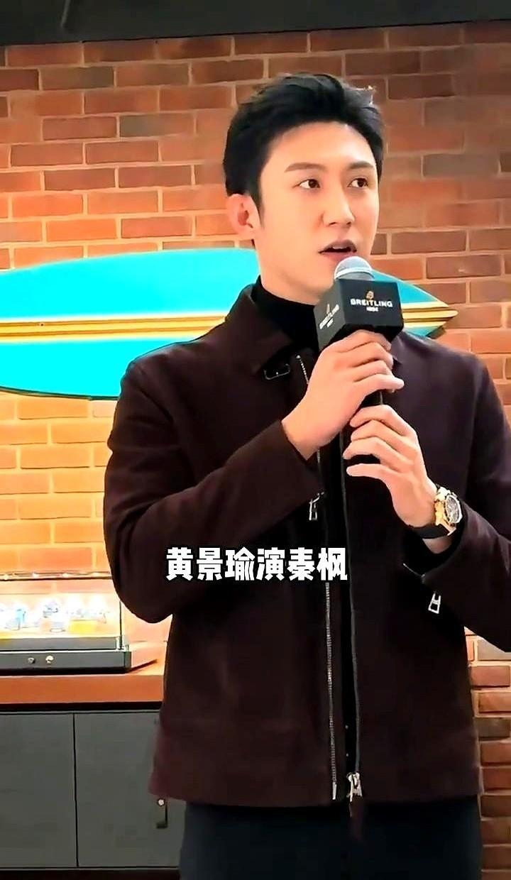 黄景瑜500万，许君聪100万。
片酬单甩出来那一刻，我手指顿住了。
这不是八卦