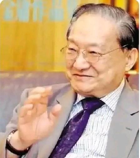 金庸当年看中西湖边的风水，向杭州申请一块地建别墅，承诺百年后连房带书全部捐出，杭