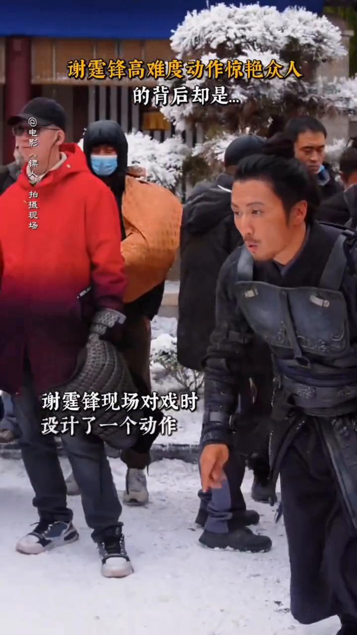 谢霆锋高难度动作惊艳众人的背后却是...
电影《合》。
谢霆锋现场对戏时，转身劈