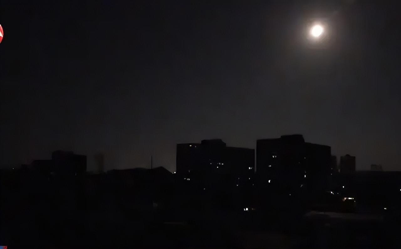 印度大面积停电了！

印度北方邦班达地区的气温飙到了48.2度，直接刷新了自19
