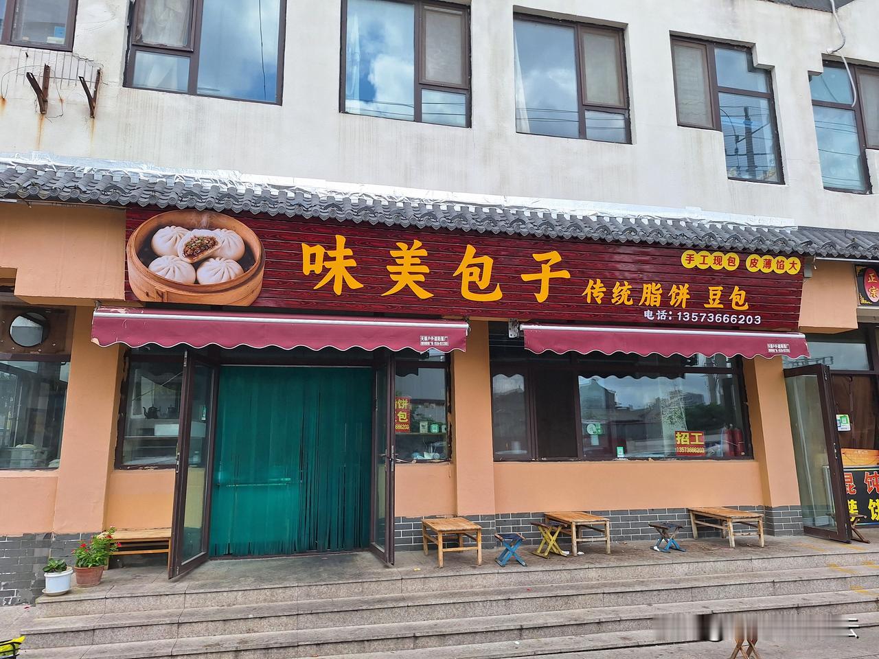 豆包，豆包，这就是豆包。看跟你像不？对了，你这“豆包”的名字是谁起的呢？