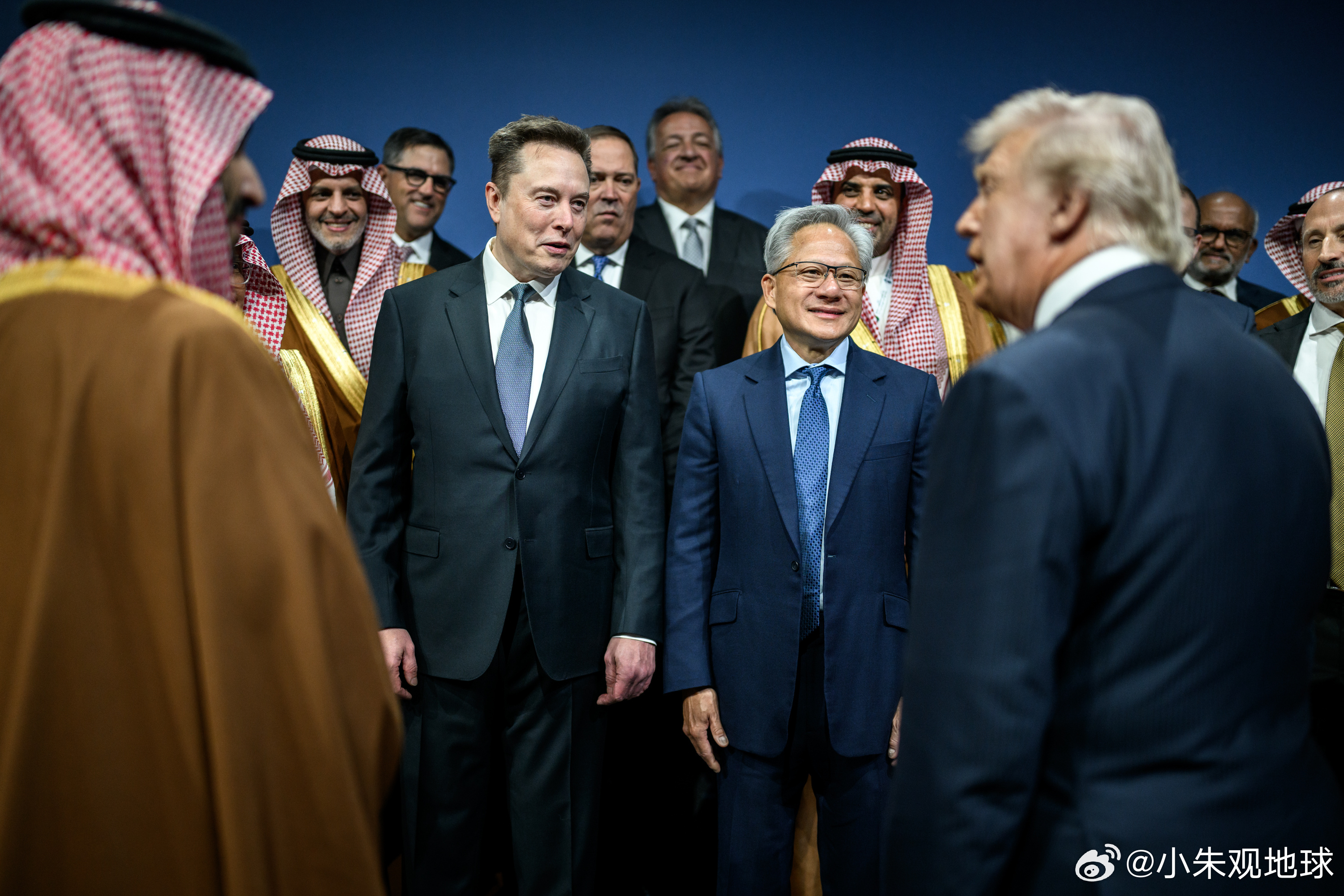 马斯克“重返”白宫，又成好兄弟了