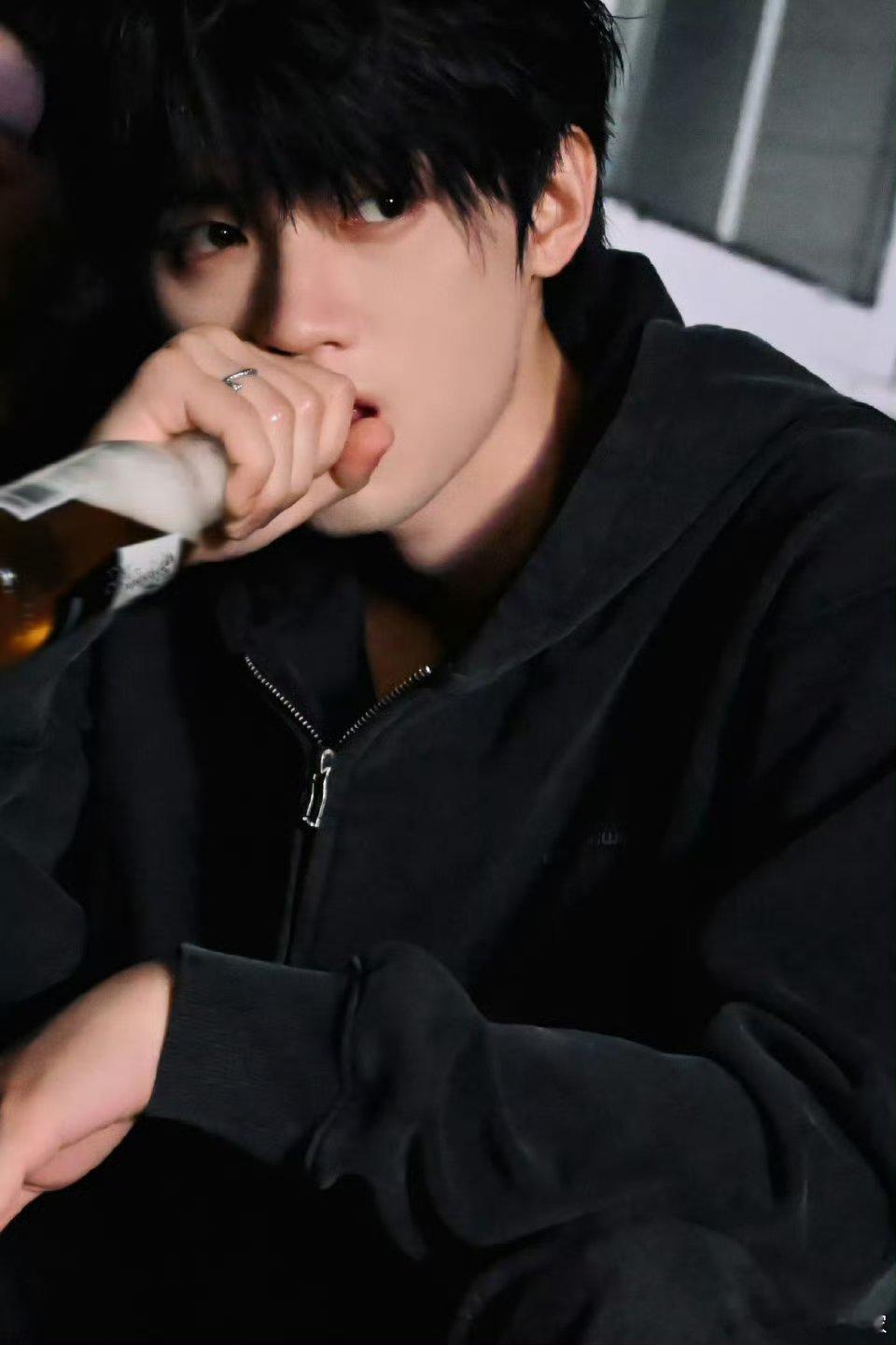 周翊然萌脸烧大帅哥勾引我一直在勾引我 